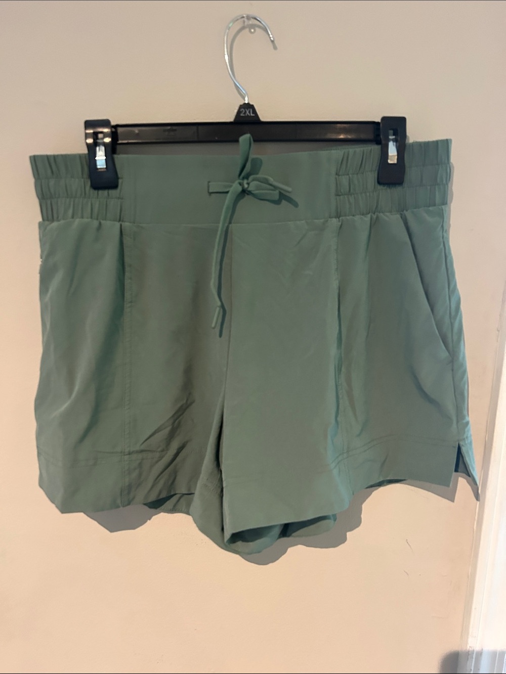 All in Motion Women’s Drawstring Elastic Waist Green Shorts (size medium)